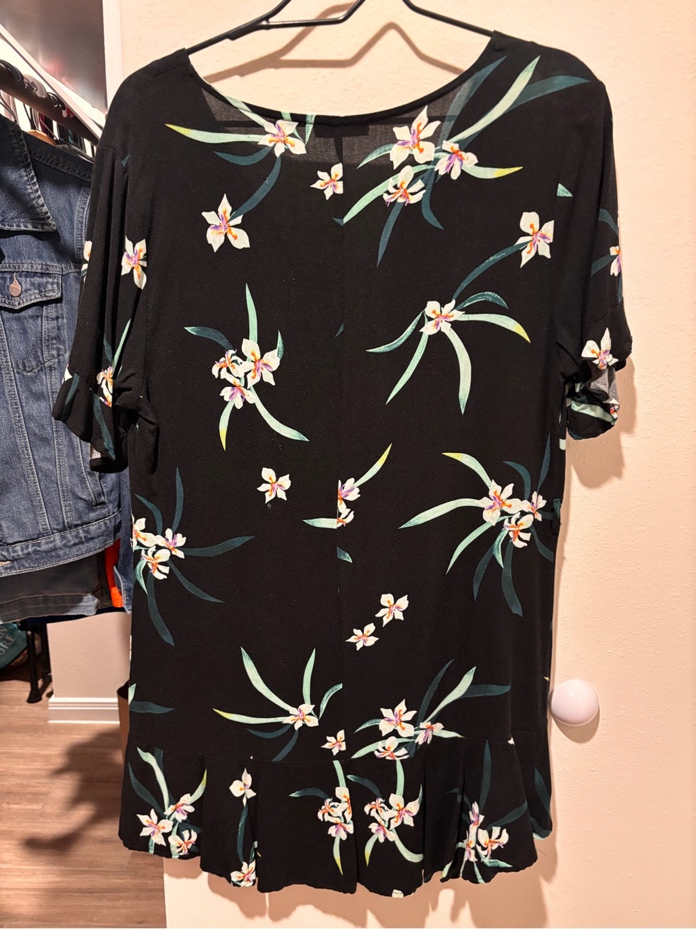 Cotton On Black Floral V-Neck dress - Picture 5 of 5